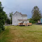 Newly Renovated 3 Bedroom House In The Heart Of Tannersville